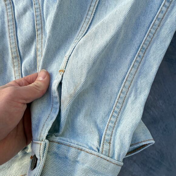 Men's Vintage 80's Levi's Light Wash Blue Jean Denim Trucker Jacket Sz Large USA - Picture 6 of 13